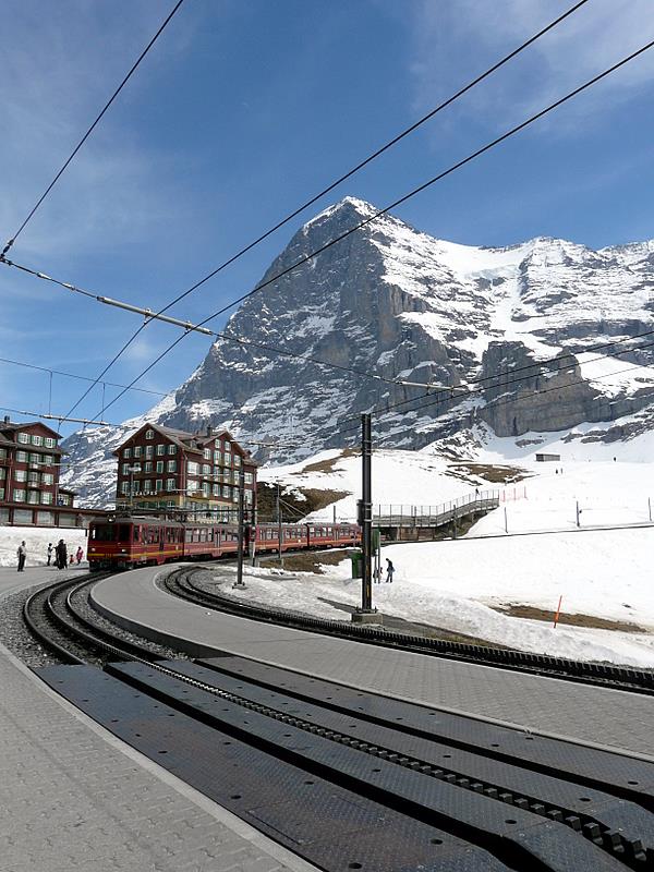 La Suisse : La Suisse, ses montagnes, ses petits trains,  ses chalets...