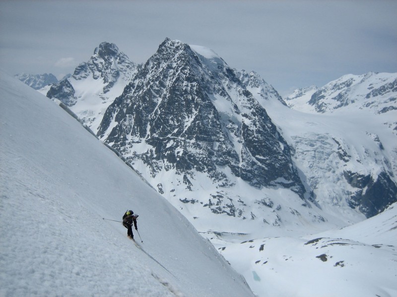#10 Dent Sud de Bertol : Thierry dans la partie un peu raide avec au second plan l Dent Sud de Bertol : Thierry dans la partie un peu raide avec au second plan l'Evêque
