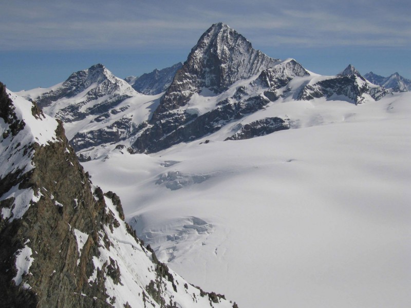 #6 Dent Sud de Bertol : L Dent Sud de Bertol : L'imposante Dent Blanche depuis le sommet de la Dent Sud de Bertol.