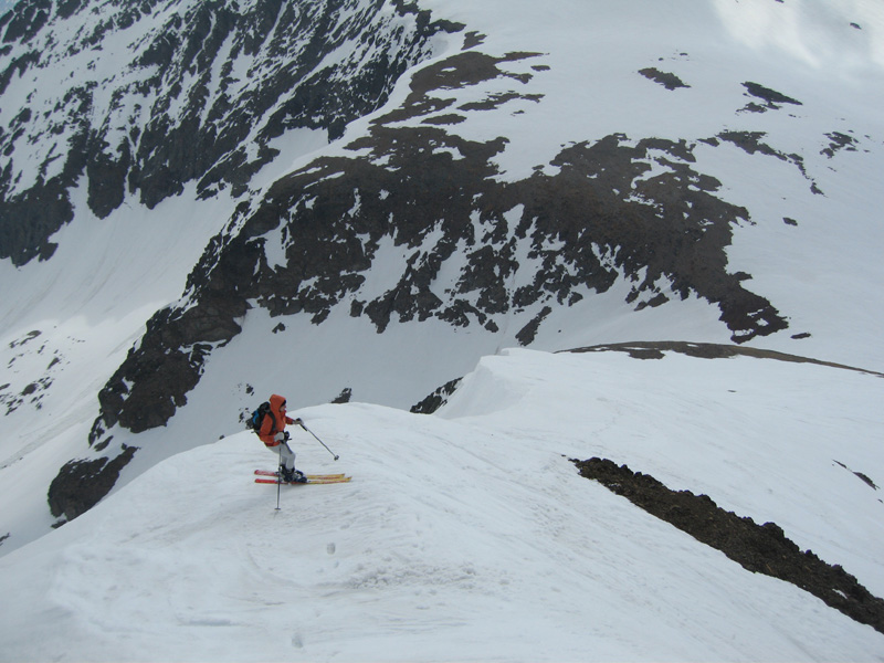 #5 Départ du sommet : L Départ du sommet : L'arête E en super moquette, ainsi que la face E