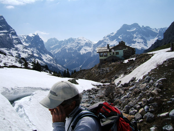 Grande Casse : refuge des Fontanettes au passage de la passerelle, 20m sans neige.