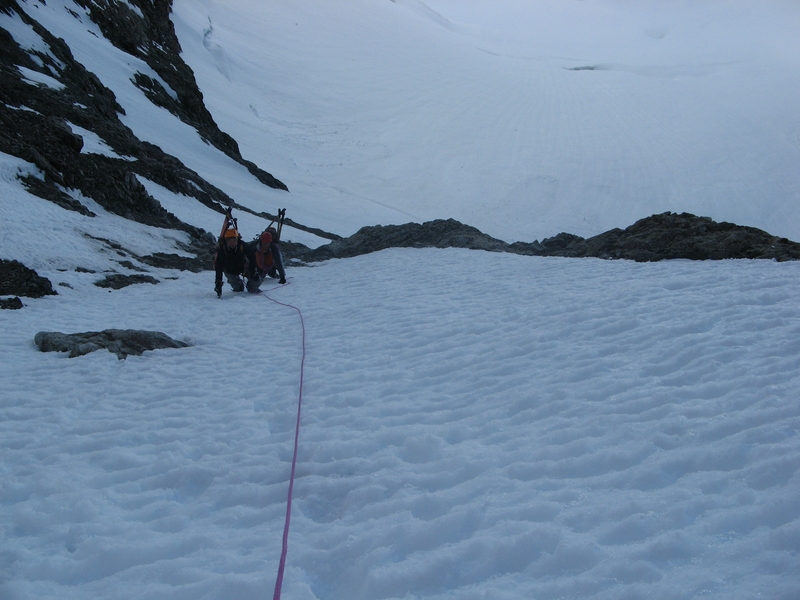 #4 traversée Dôme des Ecrins : La pente au dessus de la rimaye traversée Dôme des Ecrins : La pente au dessus de la rimaye