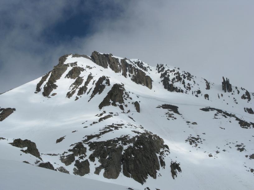 #10 Couloirs finaux : A gauche les 4-5 couloirs parallèles qui malgré la perspective trompeuse, débouchent plus bas que le bas du couloir SE Couloirs finaux : A gauche les 4-5 couloirs parallèles qui malgré la perspective trompeuse, débouchent plus bas que le bas du couloir SE