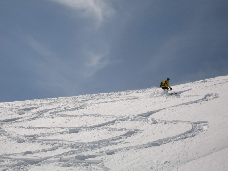 #3 La tête du Colonney : Descente tout poudre pour un 2 Mai ..... La tête du Colonney : Descente tout poudre pour un 2 Mai .....