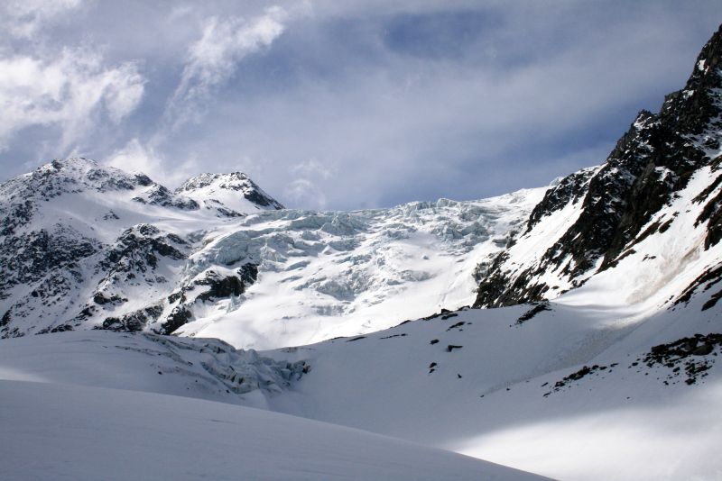#13 Glacier de Valsorey d Glacier de Valsorey d'en bas : petit couloir en rive droite pour le passage
