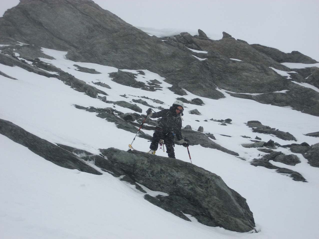#2 Aiguille de Péclet : Une descente hasardeuse dans les pentes N de l Aiguille de Péclet : Une descente hasardeuse dans les pentes N de l'arête de Tête Ronde.