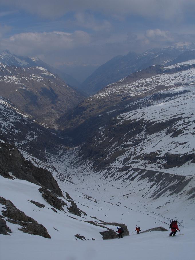 Descente de Punta Foura : Nous fonçons en direction du Valsavarenche, avant de remonter sous Denti Di Breuil / becca Di Monciar / Ciarforon, puis redescente vers Victor Emmanuele