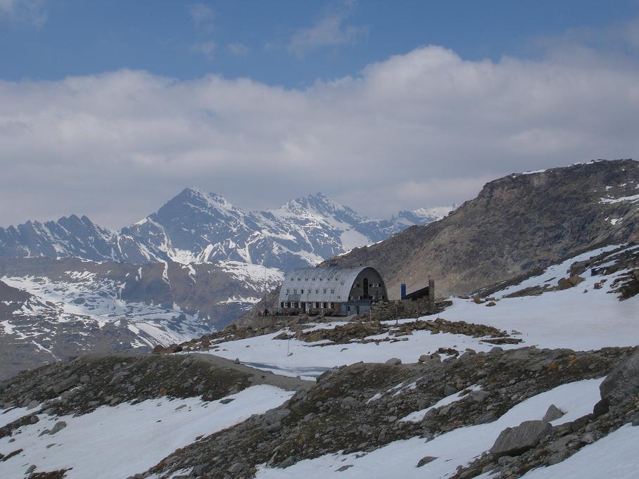 Refuge V.Emmanuele : Arrivée au refuge (forte affluence car samedi soir), l'étape fut longue !