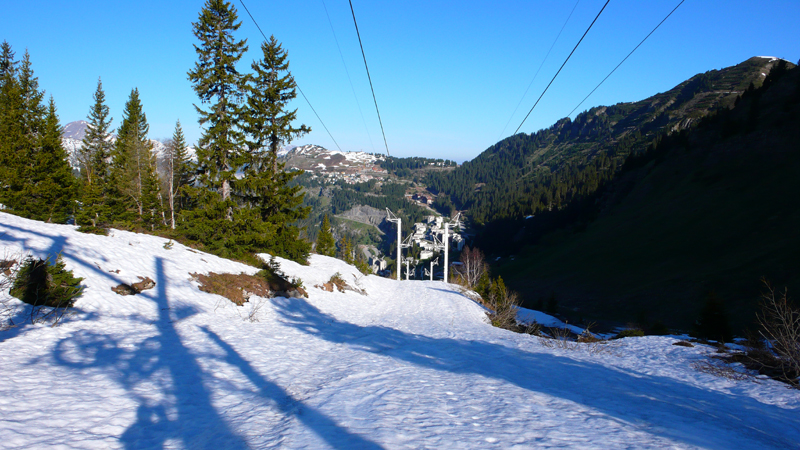 sous la ligne des balach : contraste du vert , du blanc ...