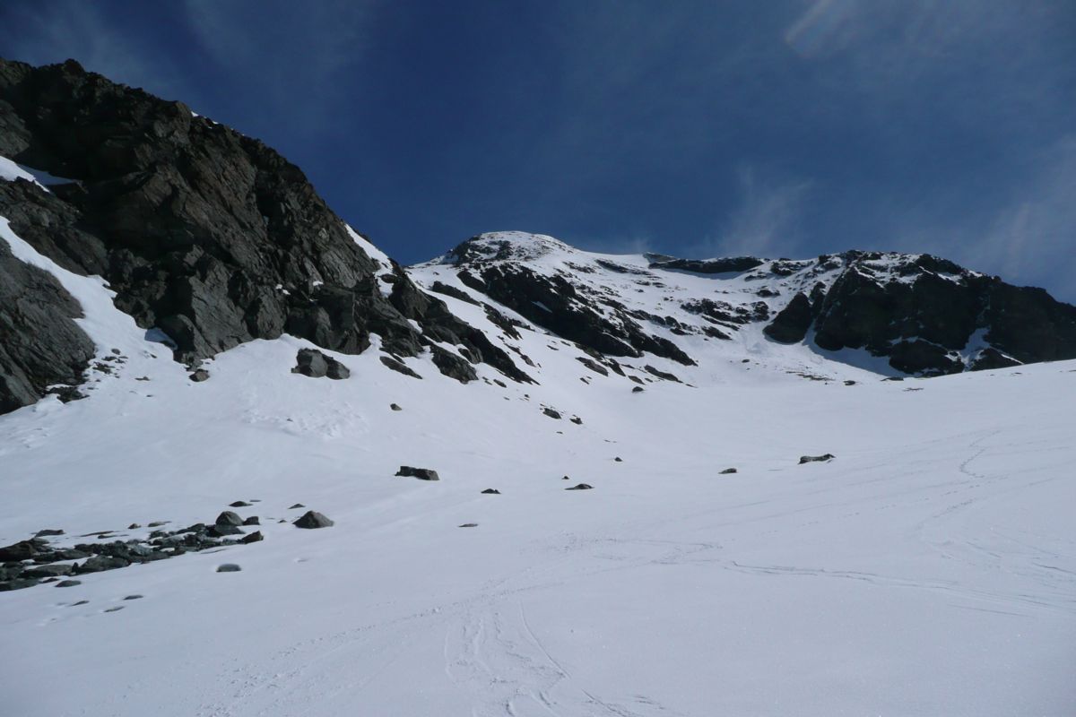 #9 La face W : Si, si ça passe !
malgré tous ces rochers et en plus la neige est excellente La face W : Si, si ça passe !
malgré tous ces rochers et en plus la neige est excellente
