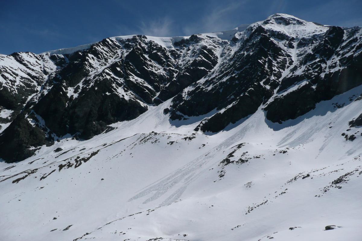 #11 couloir w : Beaucoup de rochers dans le 1/3 supérieur couloir w : Beaucoup de rochers dans le 1/3 supérieur