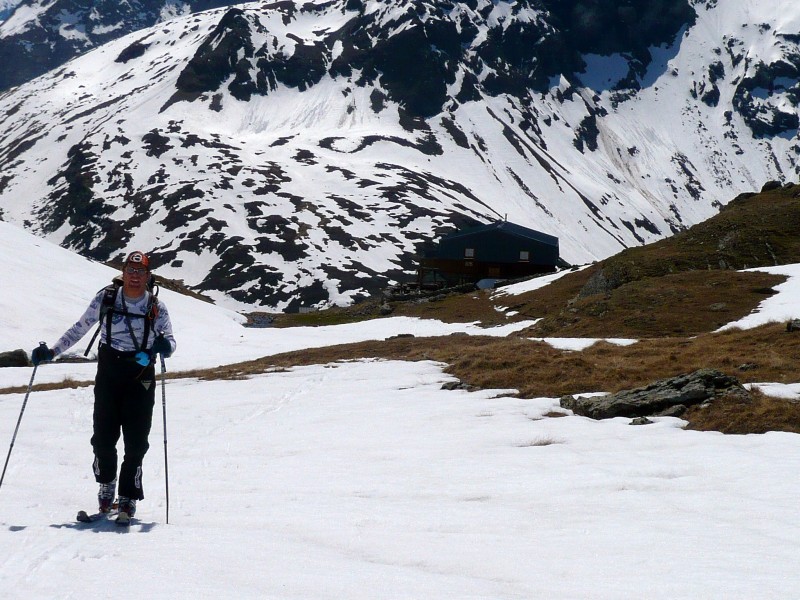 Refuge du Mont Pourri : Après une pause type TGV mais sans le T, ni le G mais le F et le V seulement à la voiture ... Il faut dire que le Jean avait opté pour une diététique type barre et graine !!!!