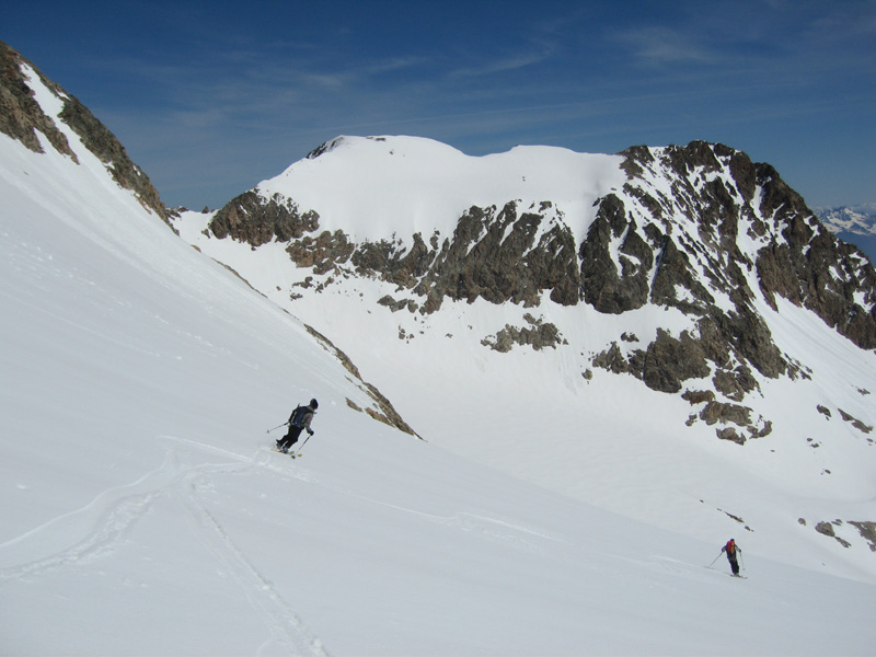 Cime de la cochette : à gauche la brêche à atteindre et l'arête sur sa droite.