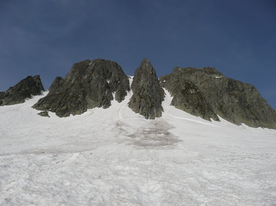 les deux couloirs : bon ben on va faire le tour...