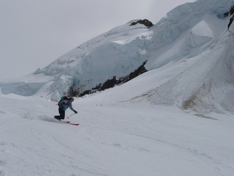 #15 Coleman Glacier : Lia en Télé sous les séracs Coleman Glacier : Lia en Télé sous les séracs