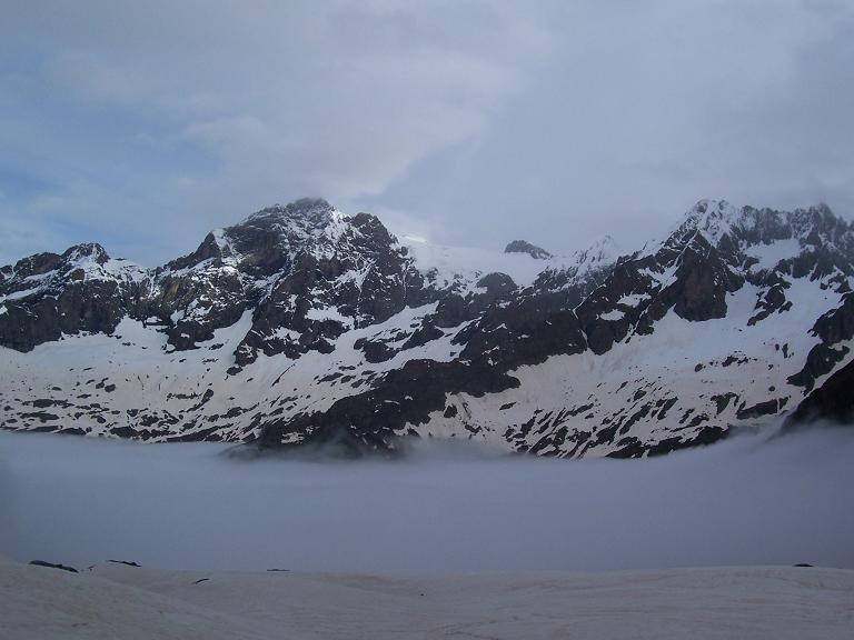 #1 Rouies : D Rouies : D'apres des retours d'hier, y a la neige a 20min du refuge, ça brasse pas mal sur le plateau.
