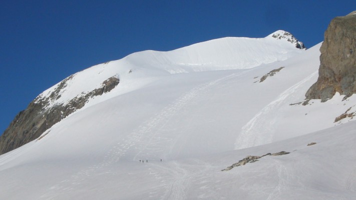 Les traces dans la face : Une neige superbe pour descendre le Glacier