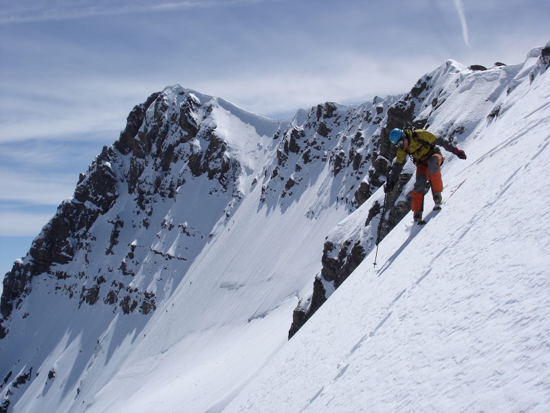 #18 grande casse : Il est 11h Nico attaque la petite face nord et l grande casse : Il est 11h Nico attaque la petite face nord et l'on voit au fond que ca bouchonne encore dans les Italiens ...