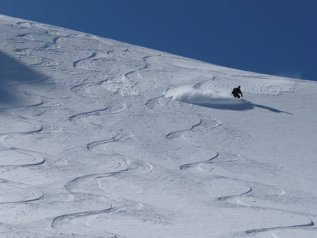 #7 poudreuse : sous le col des Roches, un 14 juin, YES !!! poudreuse : sous le col des Roches, un 14 juin, YES !!!