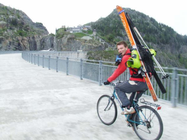 Traversée du barrage : à vélo