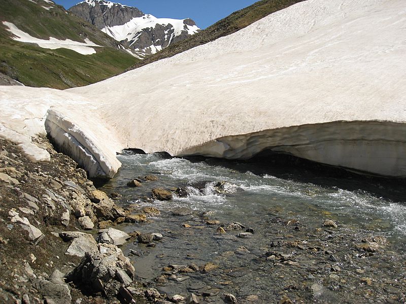 #9 Pont : Le pont de neige qui permet de franchir le torrent Pont : Le pont de neige qui permet de franchir le torrent