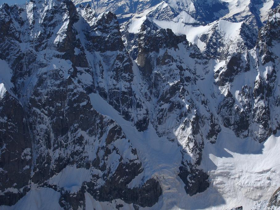 #10 Couloirs du glacier Noir : ...plus en conditions pour le ski Couloirs du glacier Noir : ...plus en conditions pour le ski