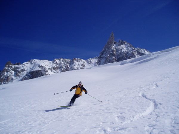 #1 Grand ski à la vallée blanche : Quelques trés beaux virages dans un décor somptueux; ici, Annette trés à l Grand ski à la vallée blanche : Quelques trés beaux virages dans un décor somptueux; ici, Annette trés à l'aise au milieux de tous ces messieurs