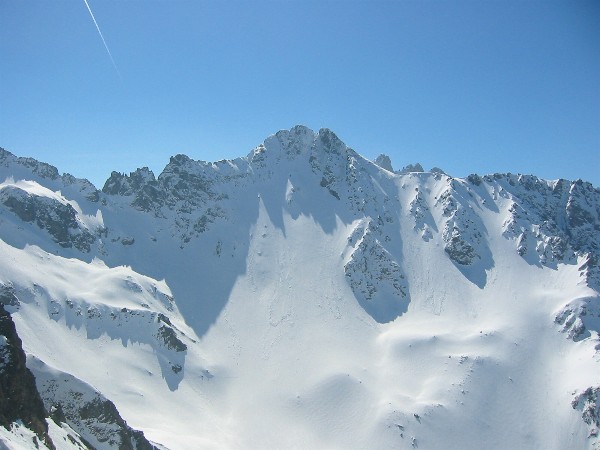 #2 Tour de l Tour de l'homme Nord : vu du sommet du Replomb, la face Nord de la tour de l'homme avec de belles traces dans la poudre...ah, si j'avais encore des jambes!!