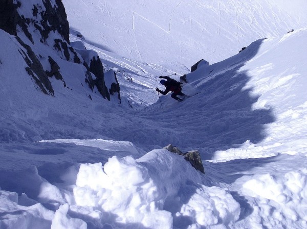 Pic du Frêne, haut du couloir : Le couloir de la face N du Pic du Frêne, vu d'en haut.