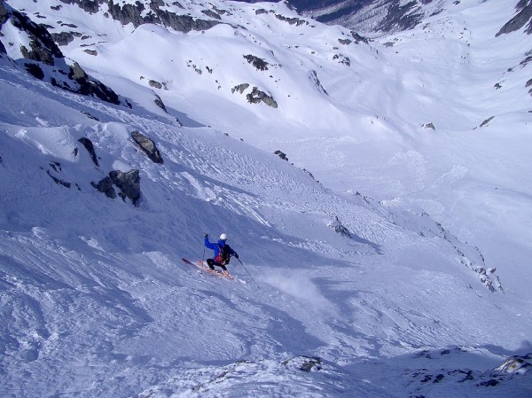 Face N du Grand Crozet : Neige froide, encore un peu poudreuse. Mais quand même assez physique à skier.
