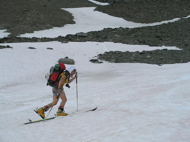 #1 lolo : c lolo : c'est l'été, il fait très chaud meme à 18h lors de le montée au bivouac Dimanche soir .