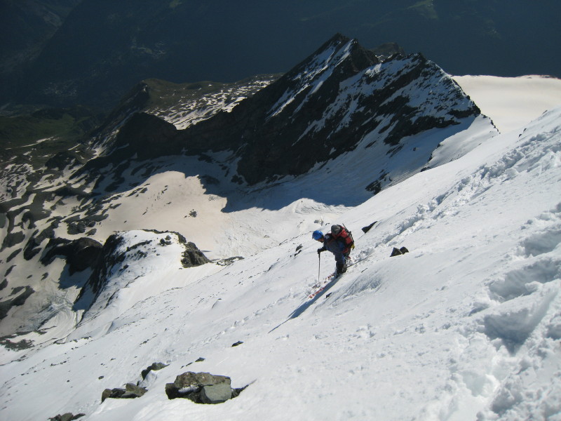 #8 facette sommitale : Début de descente dans la facette NE avant de rejoindre la face Nord facette sommitale : Début de descente dans la facette NE avant de rejoindre la face Nord