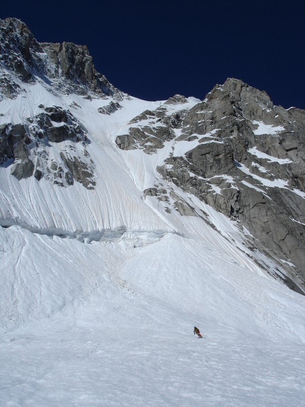 #10 couloir couturier : une appercu du couloir. On distingue dans le virage une petite partie avec de la glace sousjacente mais qui passait encor bien. couloir couturier : une appercu du couloir. On distingue dans le virage une petite partie avec de la glace sousjacente mais qui passait encor bien.