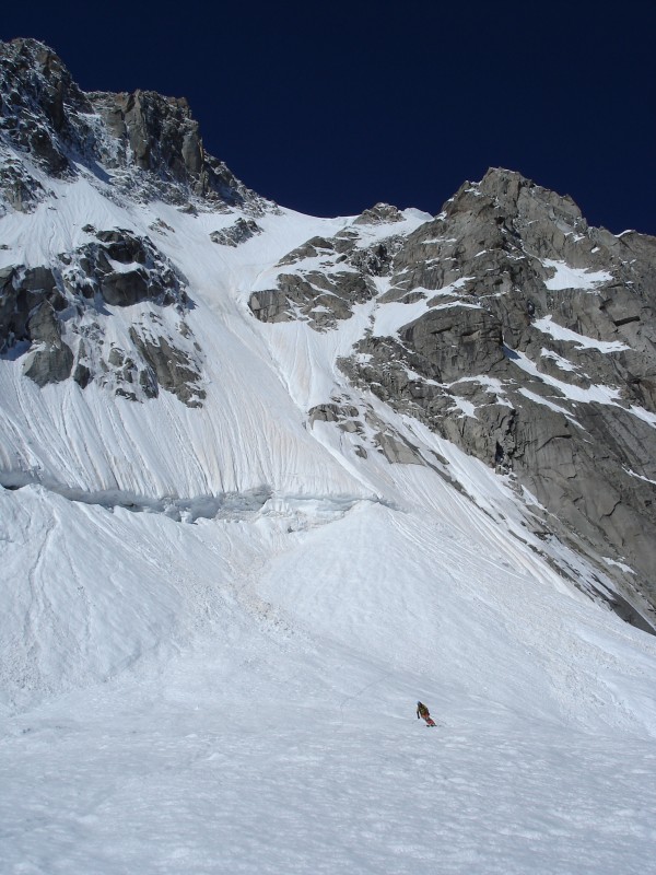 couloir couturier : une appercu du couloir. On distingue dans le virage une petite partie avec de la glace sousjacente mais qui passait encor bien.