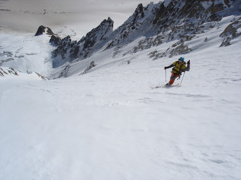 milieu du couloir : la neige sera de plus en plus lourde mais toujours agréable à skier