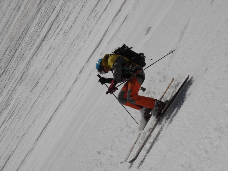 bas du couloir : la neige commence à bien coller