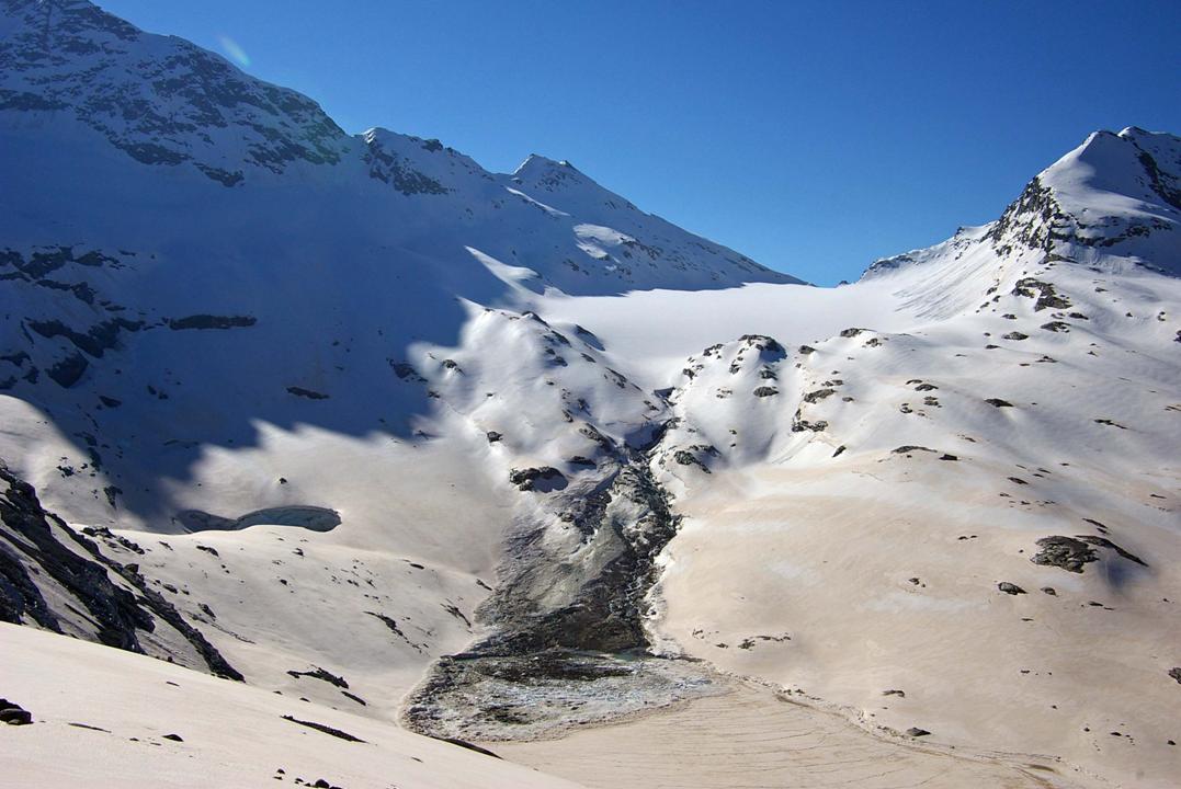 #1 Lac des sources inf Arc : Lac ayant subi un ruissellement de type coulée de boue. A noter, la distance qui sépare aujourd Lac des sources inf Arc : Lac ayant subi un ruissellement de type coulée de boue. A noter, la distance qui sépare aujourd'hui le front du glacier... du lac proprement dit. Les cartes IGN sont à revoir! hélas!
