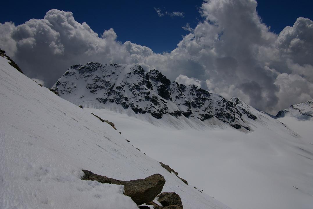 #4 Levanna Orientale : Elle a de la classe. Elle aussi est frappée par une certaine déglaciation de la face nord, les couloirs glaciaires n Levanna Orientale : Elle a de la classe. Elle aussi est frappée par une certaine déglaciation de la face nord, les couloirs glaciaires n'étant plus continu.