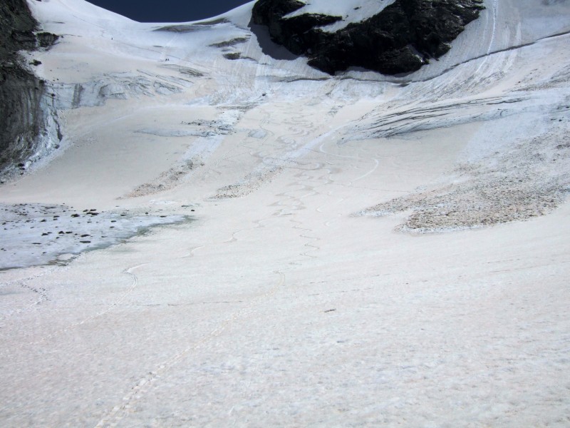 #1 Pourri par le col desRoches : le col des Roches. C Pourri par le col desRoches : le col des Roches. C'est pas très engageant. Ca ressemble à l'été.Pourtant le ski y sera bon