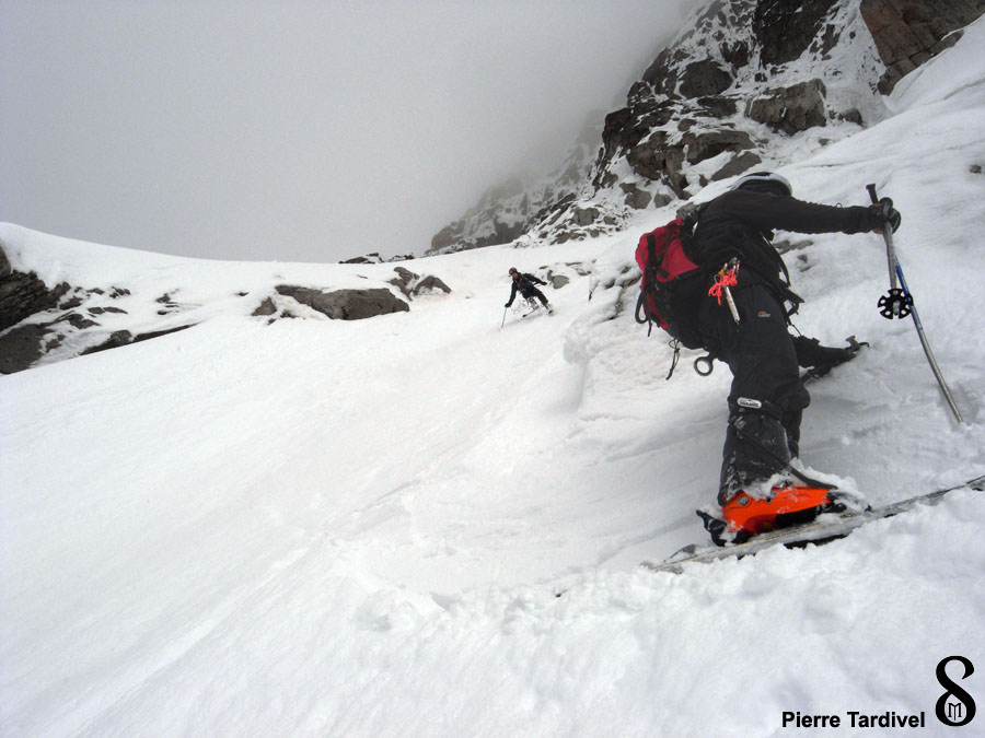 #15 Sylvain : tente le virage sur la neige dure du bas de la rampe : bon grip :-) (photo de Pierre Tardivel, retouchée par Sylvain Meyet). Sylvain : tente le virage sur la neige dure du bas de la rampe : bon grip :-) (photo de Pierre Tardivel, retouchée par Sylvain Meyet).