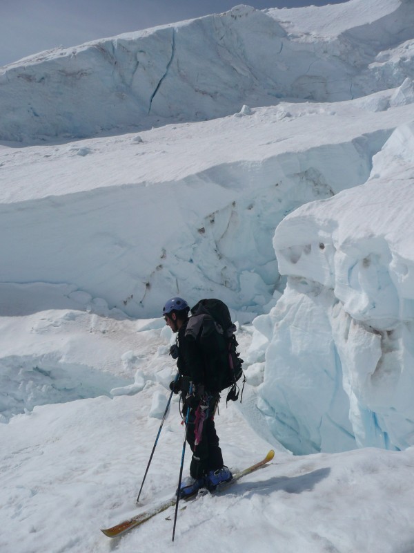 C'est par où ? : Petite hésitation sur l'itinéraire dans un passage tourmenté du glacier