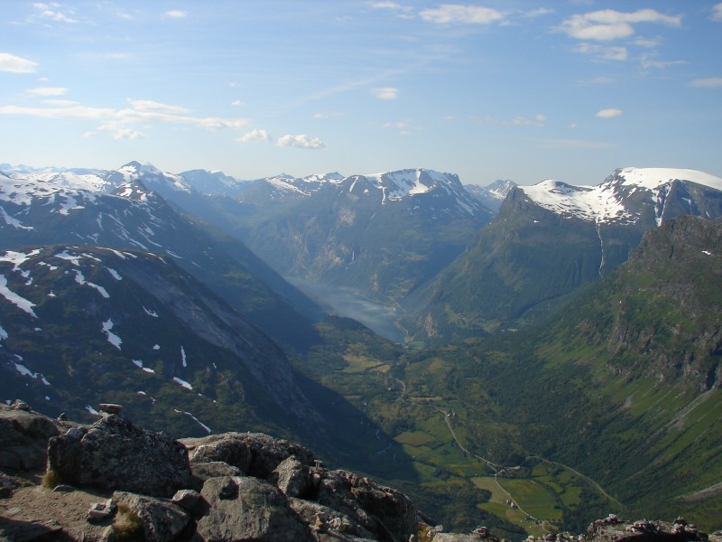 Geirangerfjorden : Le fameux fjord de Geiranger vue du Dalsnibba (toutes les personnes qui passent en Norvège ont cette photo)