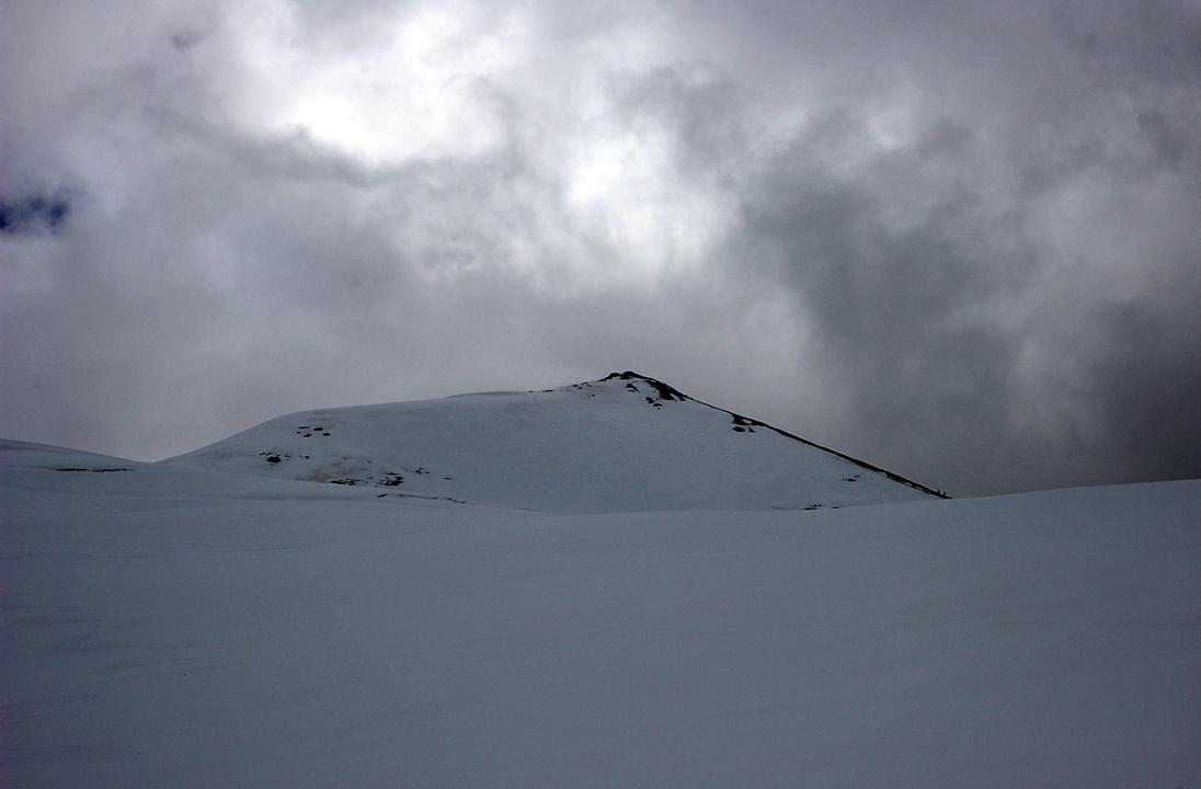 #11 Descente sur le glacier : Alternance de trouées de soleil explosives... et de périodes de "jour blanc". Descente sur le glacier : Alternance de trouées de soleil explosives... et de périodes de "jour blanc".