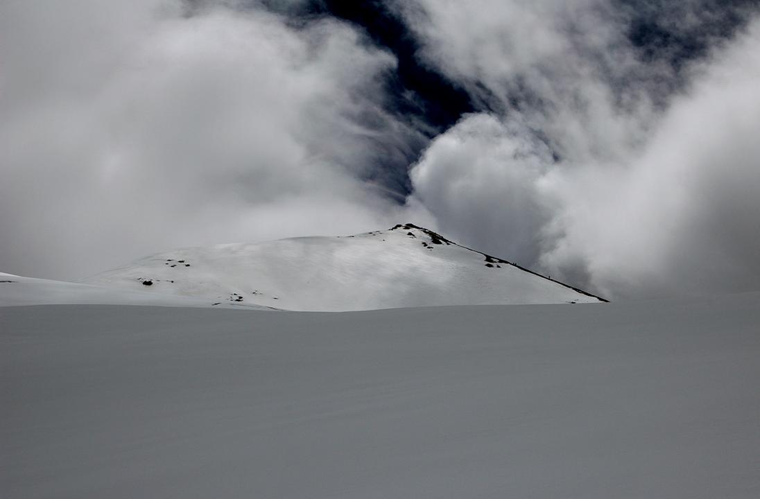 #8 Arrivée des nuages protecteurs : Les hauts sommets se couvrent - dont la Sassière.
Baisse des températures immédiate... prolongation de l Arrivée des nuages protecteurs : Les hauts sommets se couvrent - dont la Sassière.
Baisse des températures immédiate... prolongation de l'enneigement!