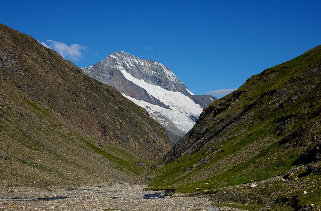 #2 Le Pourri s Le Pourri s'éloigne : Les glaciers sont vraiment retranchés au fond de la vallée... il faut aller les chercher.