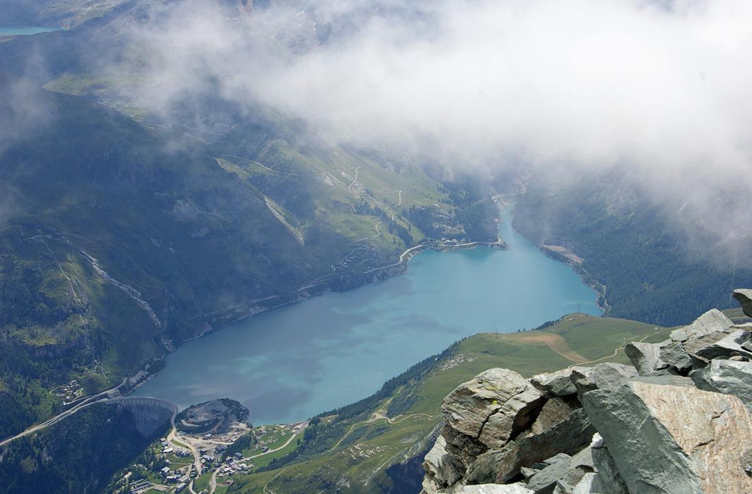 #9 Lac de Tignes : Le barrage a l Lac de Tignes : Le barrage a l'air modeste vu du haut!