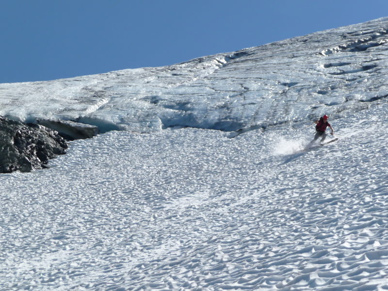 #9 Entrée du couloir : Passage technique, sous la plaque de glace Entrée du couloir : Passage technique, sous la plaque de glace