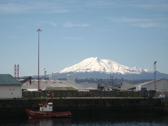 #7 Calbuco depuis Puerto Montt : Le Calbuco depuis le port de Puerto Montt Calbuco depuis Puerto Montt : Le Calbuco depuis le port de Puerto Montt