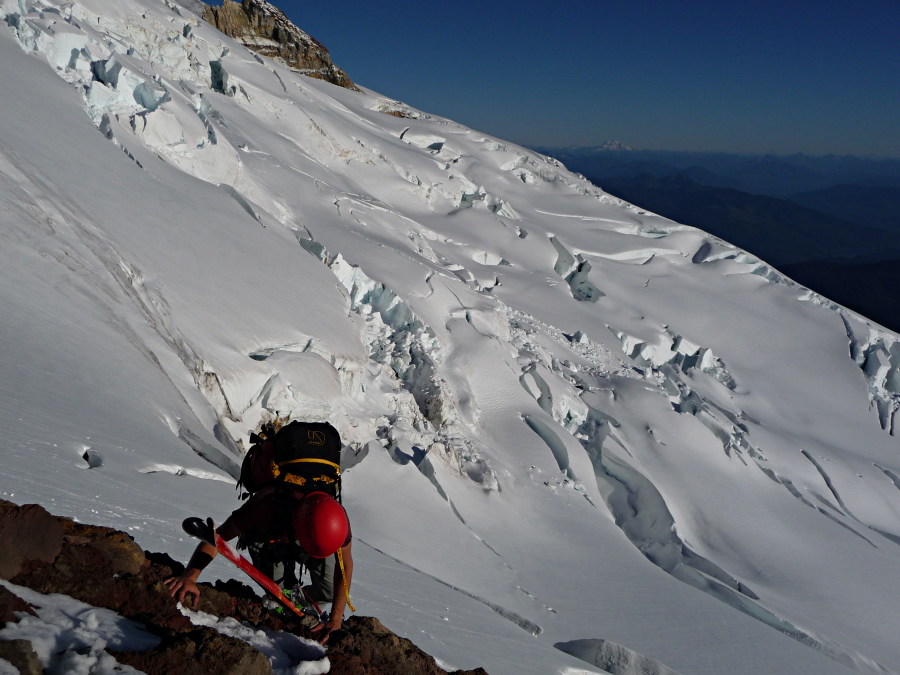 Deming Glacier : Petite grimpette pour basculer du glacier Deming au glacier Coleman