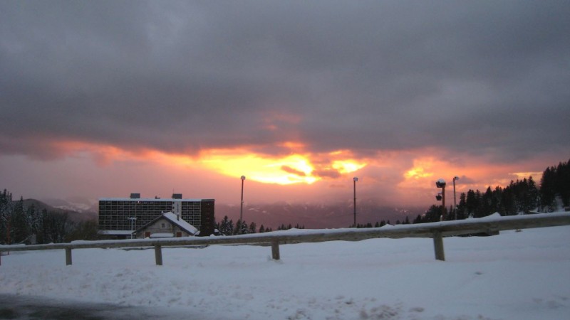 #7 Coucher de soleil : Le ciel s Coucher de soleil : Le ciel s'embrase dans une trouée de fin de journée
